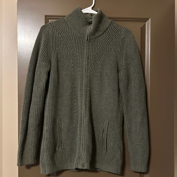 L.L. Bean Sage Green Knit Sweater - Picture 4 of 6
